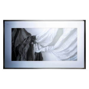 Grabado Digital Intervenido enmarcada de Marco Antonio Díaz (122x73 cm) - Elegancia en blanco y negro