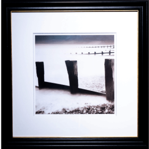 Fotografía en Blanco y Negro de Muelle Nublado (57x57 cm)